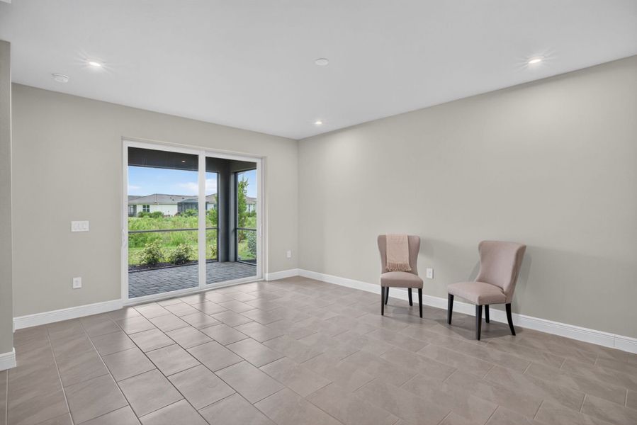 Spacious, unfurnished interior of a new home in Wellen Park, Venice (Image 13).