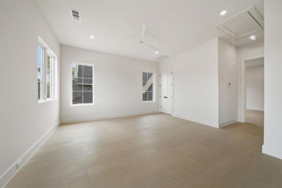 Spacious, unfurnished interior of a new home in , Dallas (Image 23). Spacious, unfurnished interior of a new home in , Dallas (Image 23).