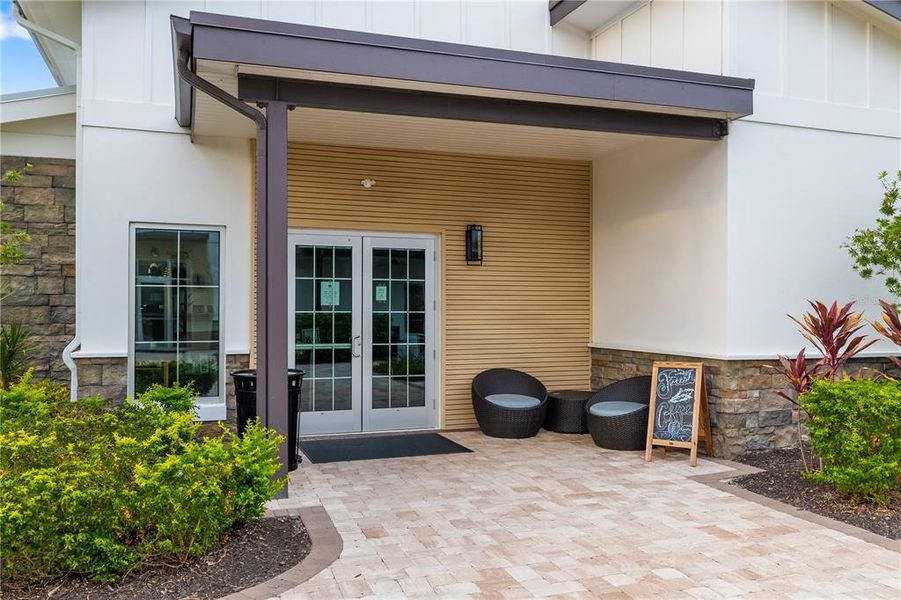 Exterior details and patio area of a home in , Bradenton (Image 3).