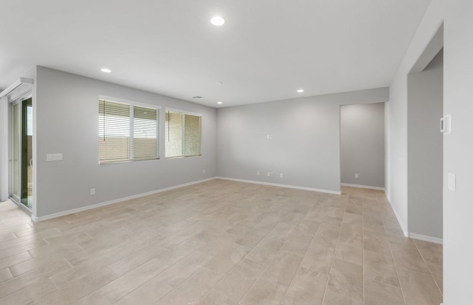 Spacious, unfurnished interior of a new home in El Rancho Santa Rosa, Maricopa (Image 25).
