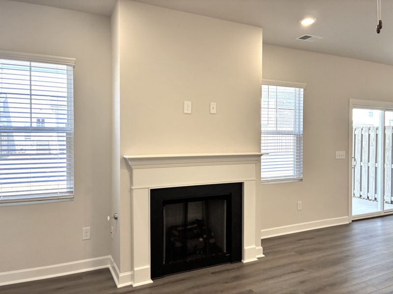 Spacious, unfurnished interior of a new home in Holly Ridge, Greenville (Image 13).
