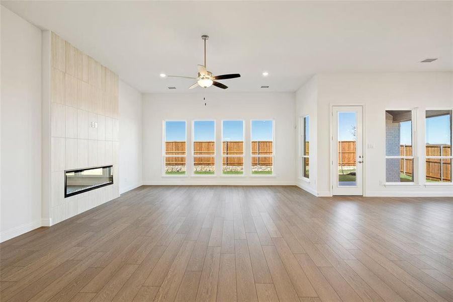 Spacious, unfurnished interior of a new home in Myrtle Creek, Waxahachie (Image 15). Spacious, unfurnished interior of a new home in Myrtle Creek, Waxahachie (Image 15).
