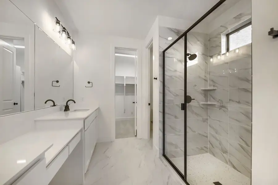 6028 Silverstein - Primary Bathroom