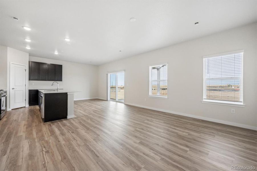 Spacious, unfurnished interior of a new home in Legato, Commerce City (Image 14).