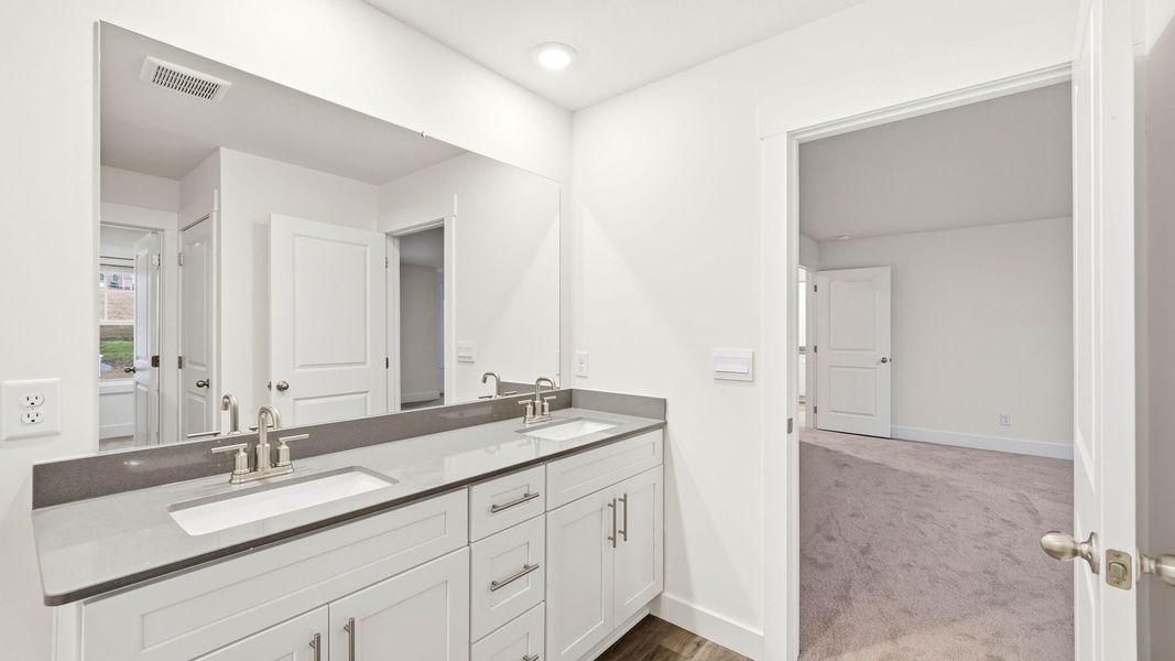Furnished interior view inside a new home in Polo Fields, Kingsport (Image 9).