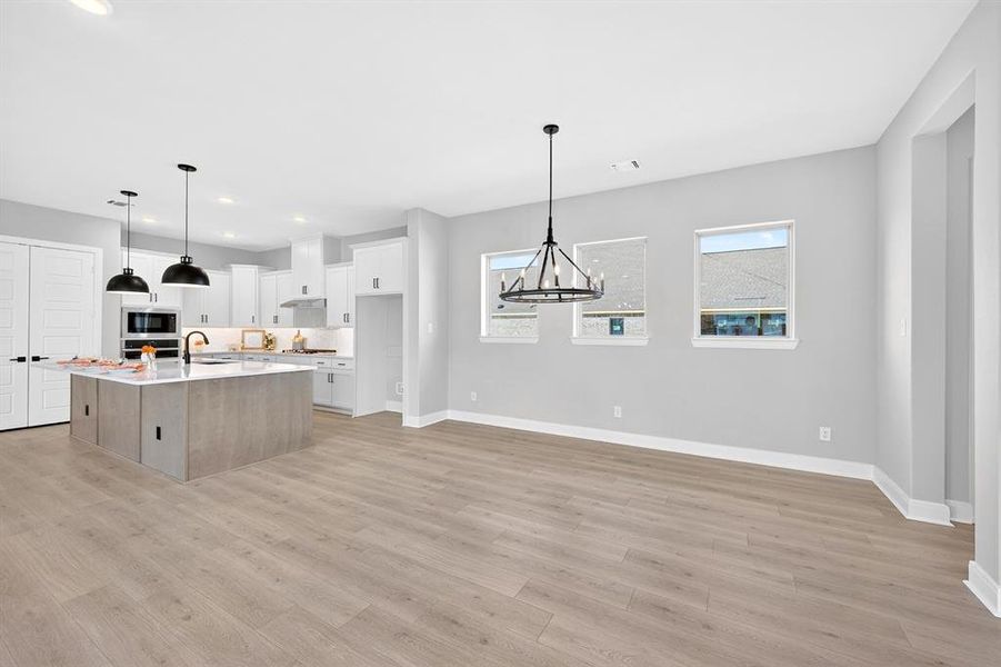 Spacious, unfurnished interior of a new home in Elements at Viridian - Signature Series, Arlington (Image 31).