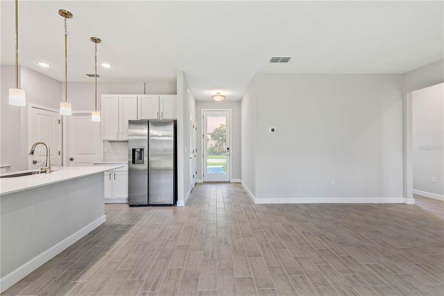 Spacious, unfurnished interior of a new home in , Cape Coral (Image 19).