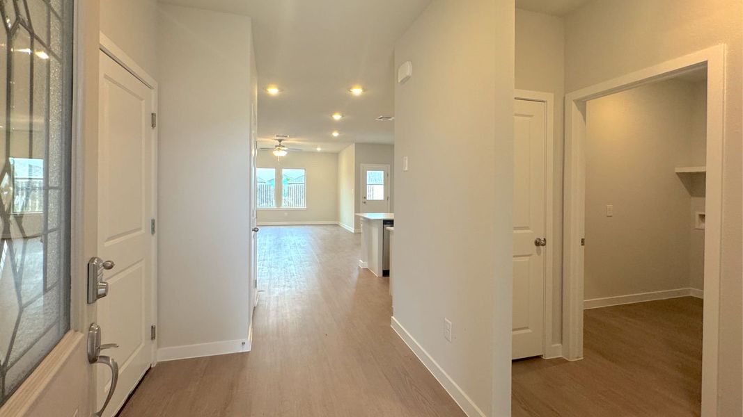 Spacious, unfurnished interior of a new home in London Towne, Corpus Christi (Image 6).
