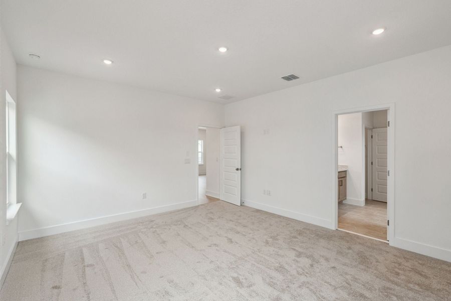 Spacious, unfurnished interior of a new home in Northlake at Ovation, Winter Garden (Image 28).