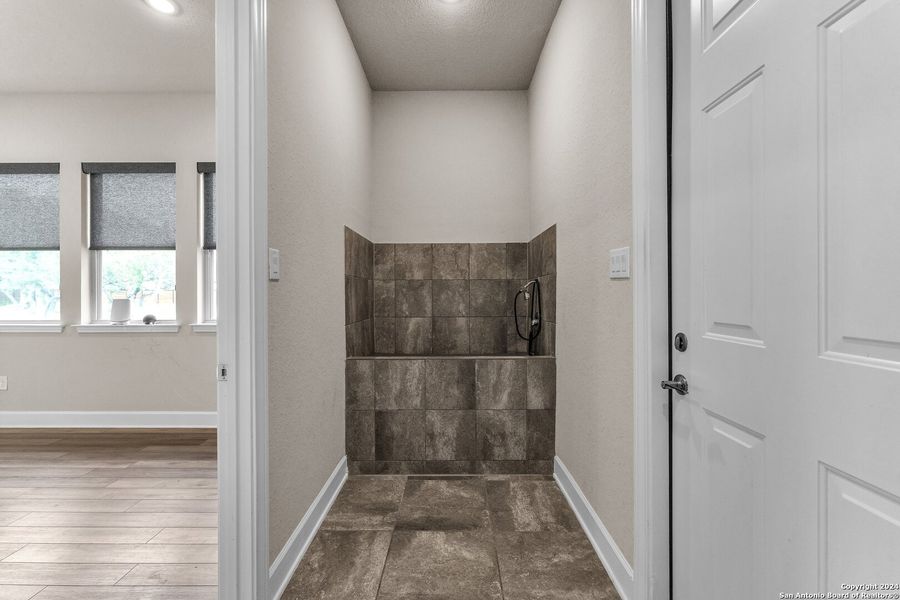 Image 33 of a home in . Image 33 of a home in .