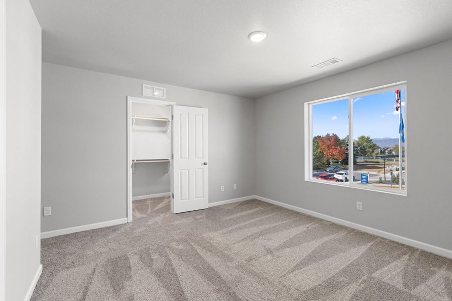 Spacious, unfurnished interior of a new home in Spring Valley, Longmont (Image 24).
