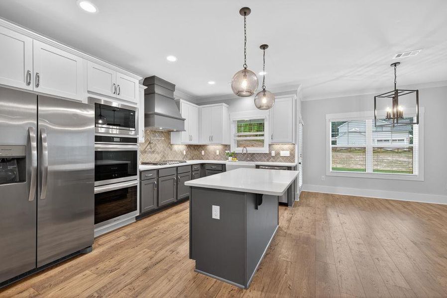 Furnished interior view inside a new home in Spring Creek, Monroe (Image 5).