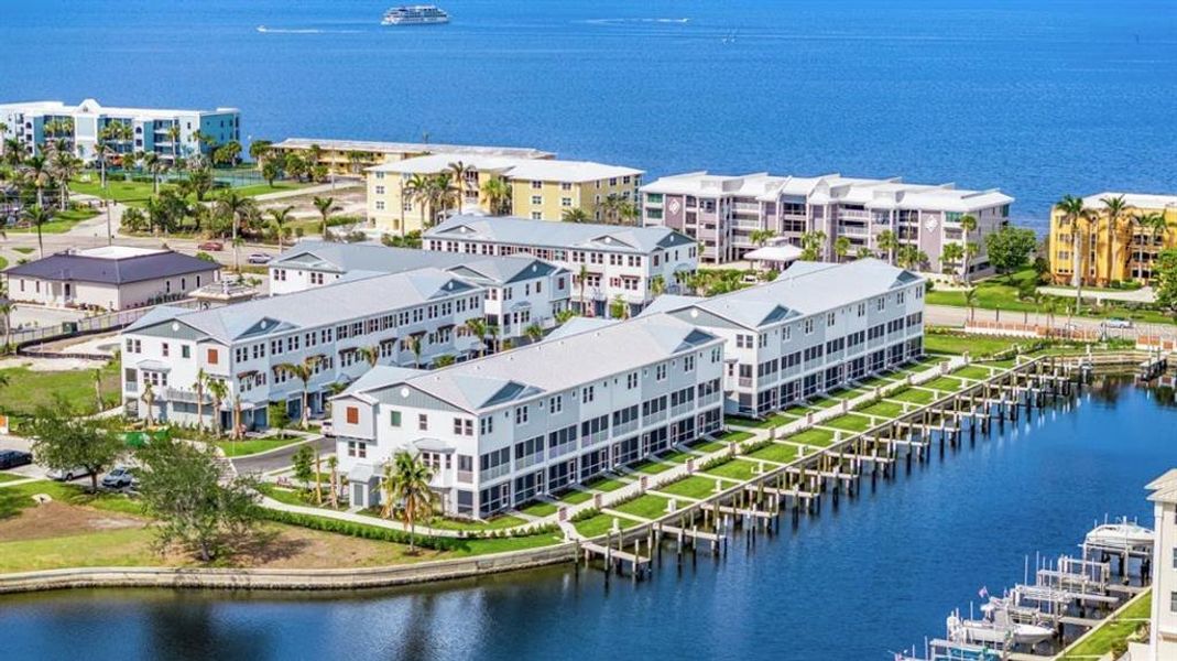 Condo located in Punta Gorda, FL showcasing its design and architecture (Image 4).