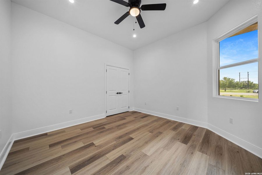 Spacious, unfurnished interior of a new home in , Atascosa (Image 24).