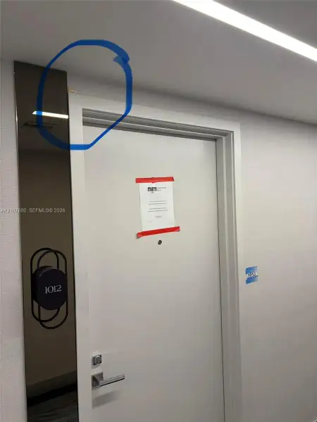 If the unit is close use the key above...Pls leave it there after the showing, Tks.