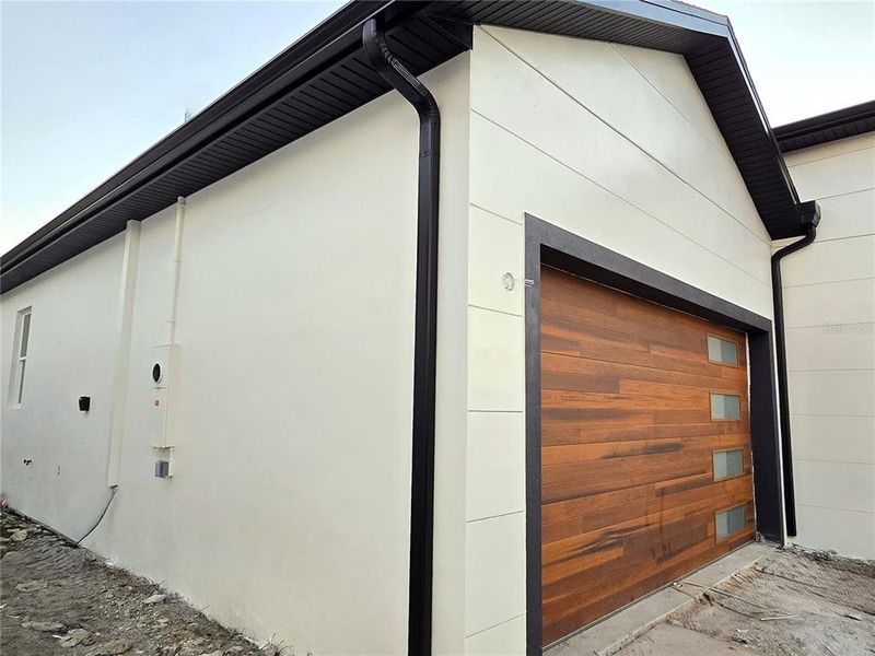 Exterior details and patio area of a home in , Tampa (Image 3).