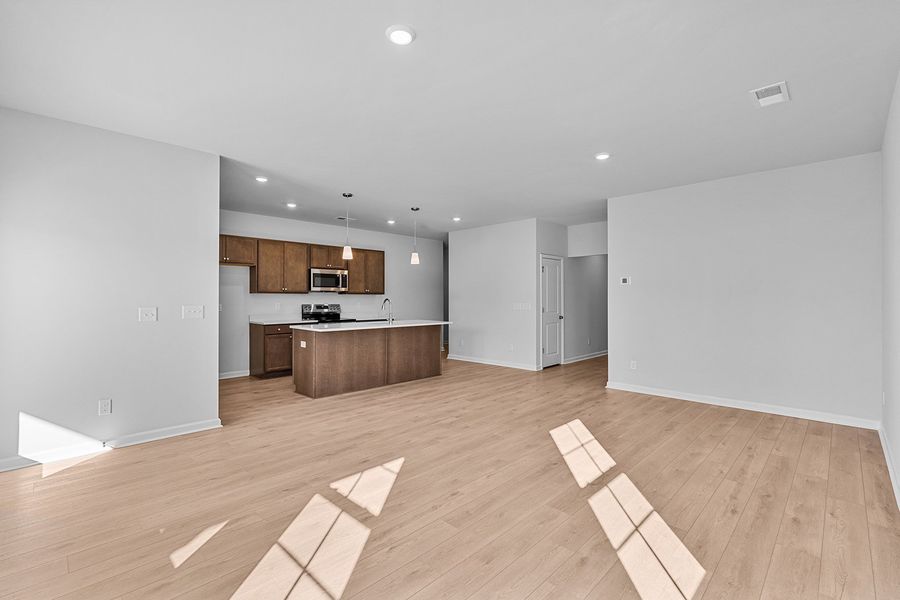 Spacious, unfurnished interior of a new home in Fieldstone, Lexington (Image 20).