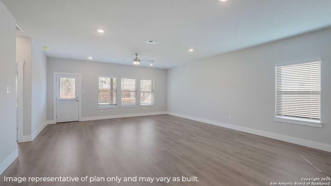 Spacious, unfurnished interior of a new home in Brookstone Creek, San Antonio (Image 13).
