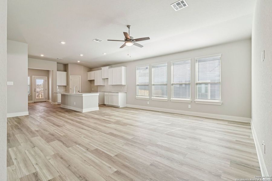 Spacious, unfurnished interior of a new home in Remington Ranch, San Antonio (Image 28). Spacious, unfurnished interior of a new home in Remington Ranch, San Antonio (Image 28).