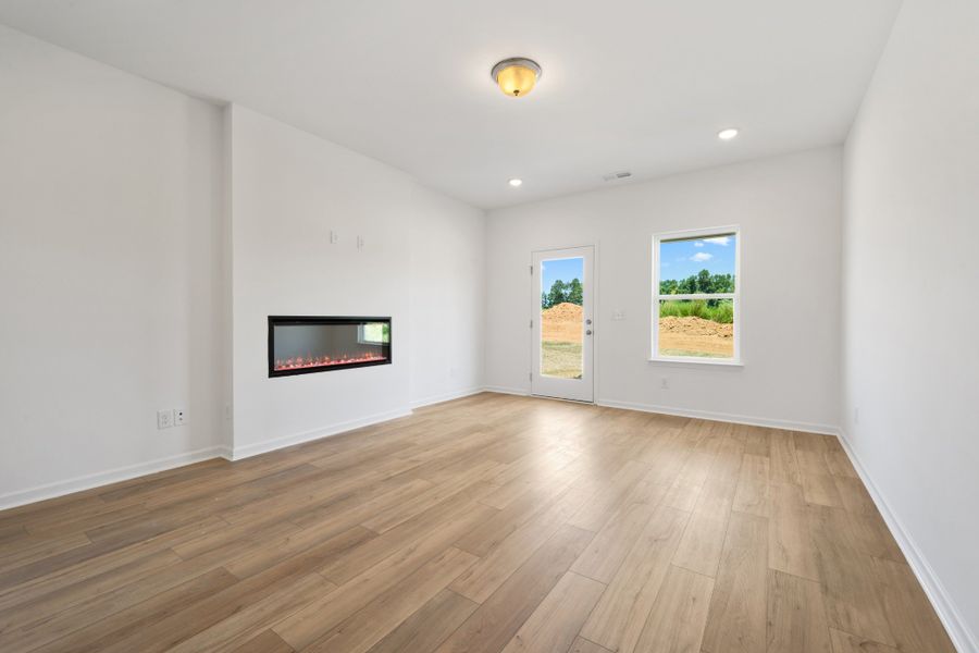 Spacious, unfurnished interior of a new home in Jackson Hills, Clarksville (Image 17).