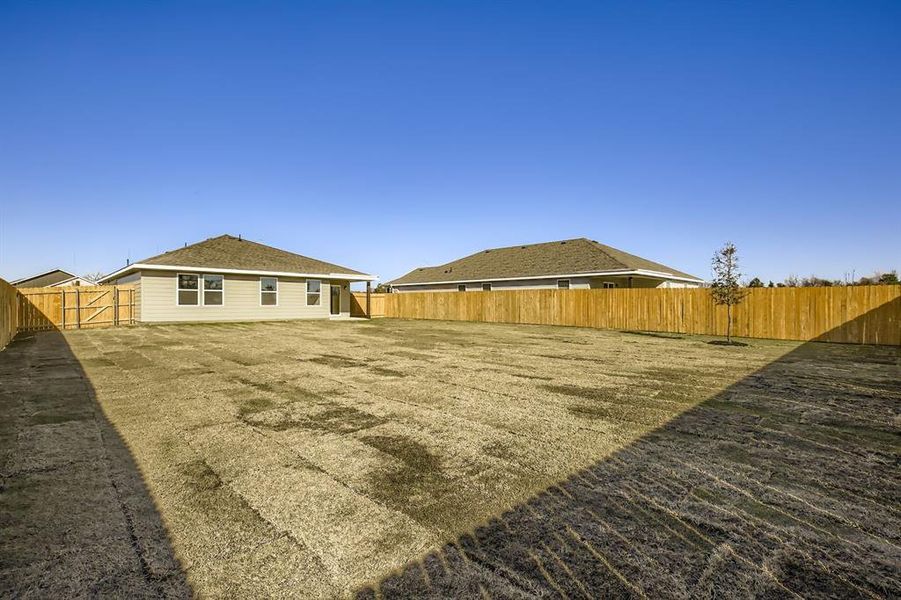 Exterior details and patio area of a home in Middlefield Village, Dallas (Image 3).
