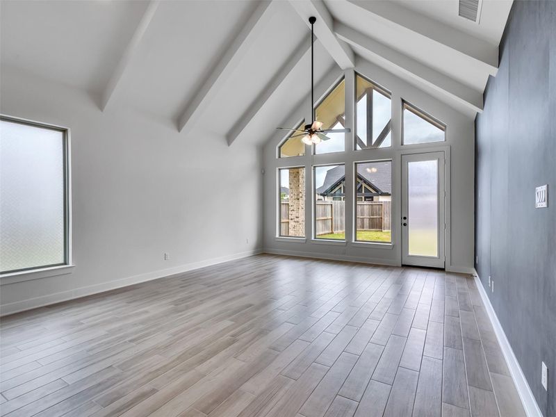 Spacious, unfurnished interior of a new home in Cross Creek West, Fulshear (Image 27).