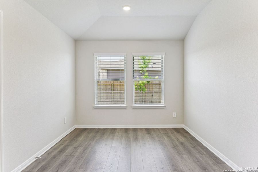 Spacious, unfurnished interior of a new home in Remington Ranch, San Antonio (Image 19).