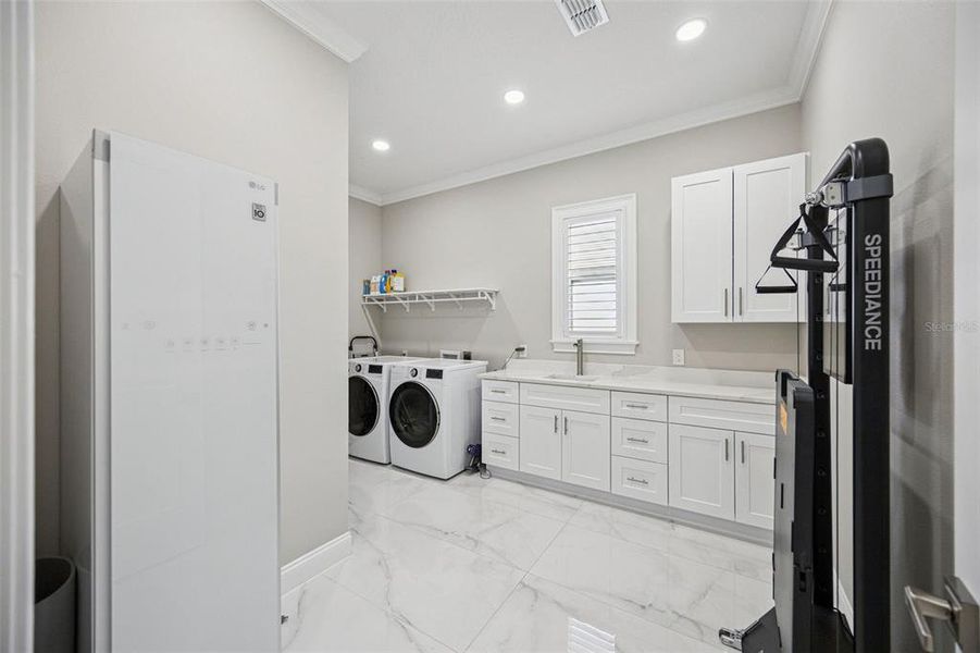 Furnished interior view inside a new home in , Clermont (Image 33).