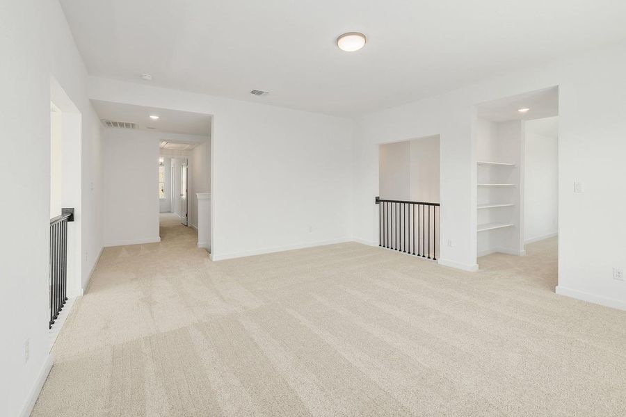 Spacious, unfurnished interior of a new home in Lariat, Liberty Hill (Image 18).
