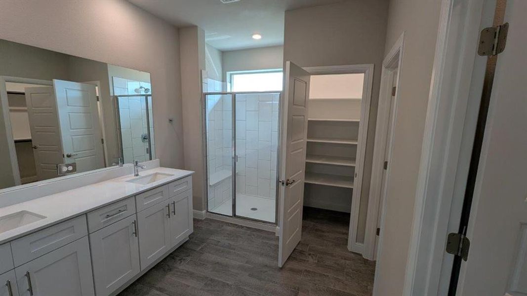 Furnished interior view inside a new home in Bella Vista, Granbury (Image 5). Furnished interior view inside a new home in Bella Vista, Granbury (Image 5).