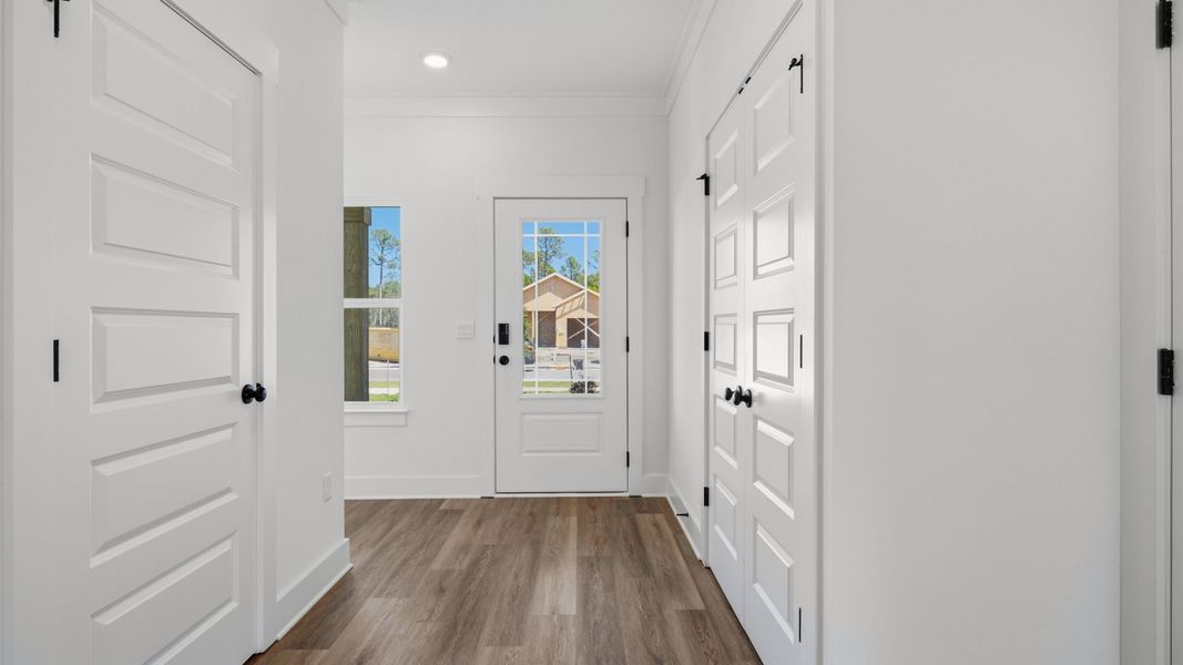 Spacious, unfurnished interior of a new home in Colonial East, Panama City Beach (Image 15). Spacious, unfurnished interior of a new home in Colonial East, Panama City Beach (Image 15).