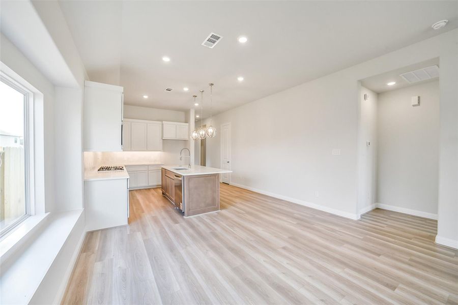 Spacious, unfurnished interior of a new home in Sienna 40', Missouri City (Image 25). Spacious, unfurnished interior of a new home in Sienna 40', Missouri City (Image 25).