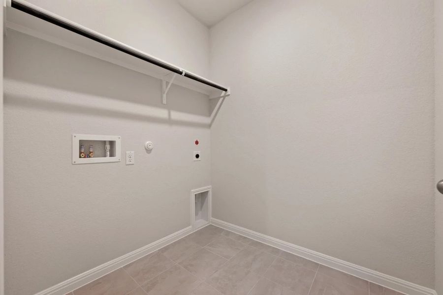 Spacious, unfurnished interior of a new home in La Cima, San Marcos (Image 23).