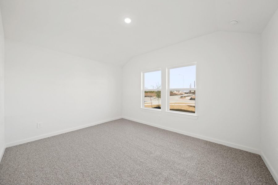 Spacious, unfurnished interior of a new home in Riverside Estates, Mont Belvieu (Image 13).