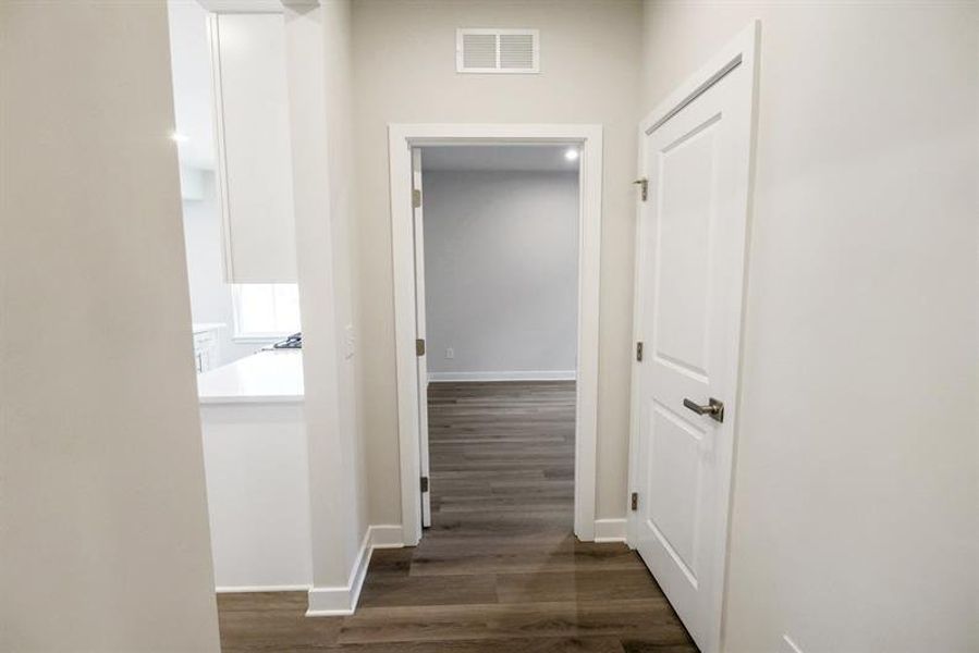 Spacious, unfurnished interior of a new home in Canterbrook Farms, Fountain Inn (Image 10).