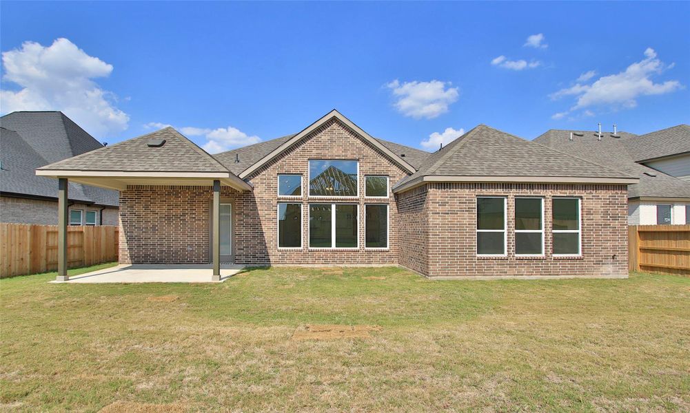 Exterior details and patio area of a home in Brookewater, Rosenberg (Image 3).