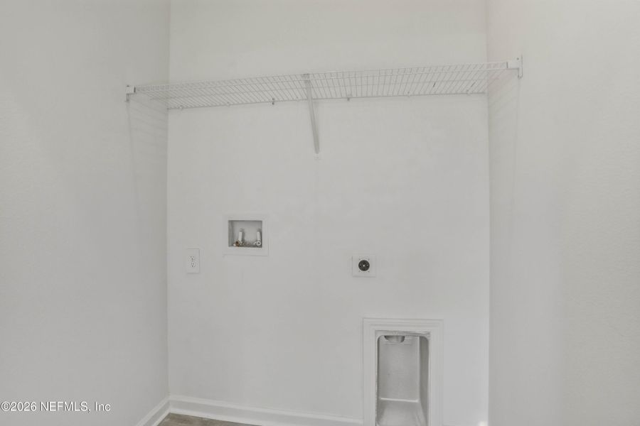 Spacious, unfurnished interior of a new home in , Jacksonville (Image 13).