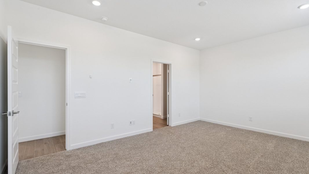 Spacious, unfurnished interior of a new home in Del Rio Ranch, Avondale (Image 21).