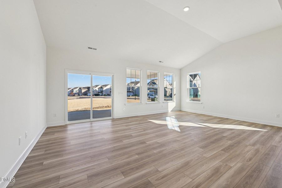 5-web-or-mls-Hipwood Dr-S2901-005