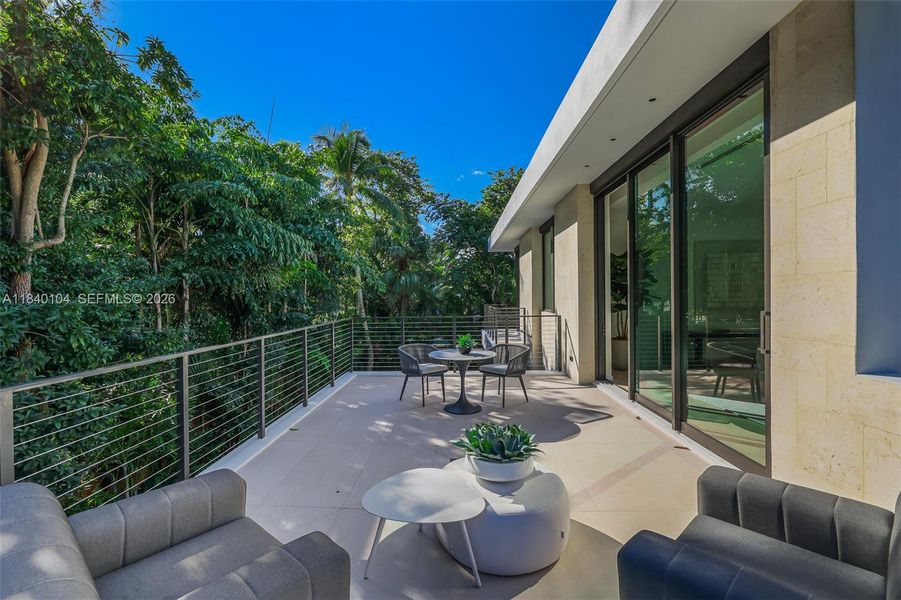 Exterior details and patio area of a home in , Miami (Image 20).
