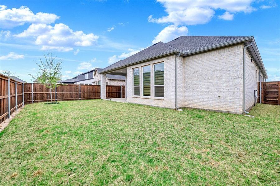 Exterior details and patio area of a home in , Northlake (Image 3).