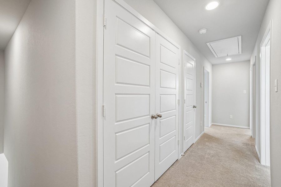 Spacious, unfurnished interior of a new home in Hunters Ranch, San Antonio (Image 26). Spacious, unfurnished interior of a new home in Hunters Ranch, San Antonio (Image 26).