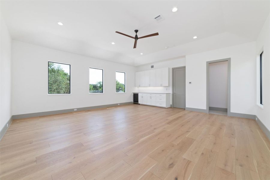 Spacious, unfurnished interior of a new home in , Bellaire (Image 21). Spacious, unfurnished interior of a new home in , Bellaire (Image 21).