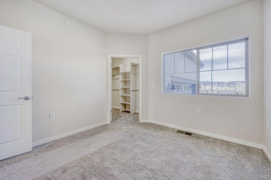 Spacious, unfurnished interior of a new home in Knolls, Westminster (Image 33).