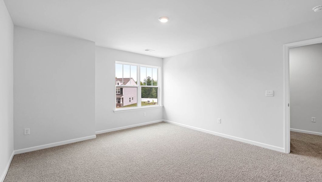 Spacious, unfurnished interior of a new home in Woodglen, Piedmont (Image 24).