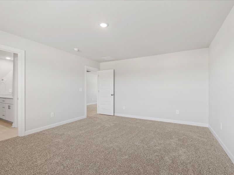 Spacious, unfurnished interior of a new home in Collier Ridge, Moore (Image 24).