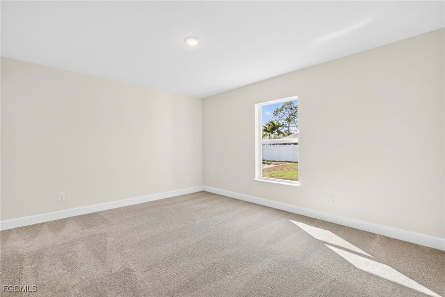 Spacious, unfurnished interior of a new home in Cape Coral, Cape Coral (Image 24).