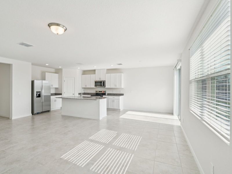 Spacious, unfurnished interior of a new home in Wynnstone - Signature Series, Davenport (Image 7).