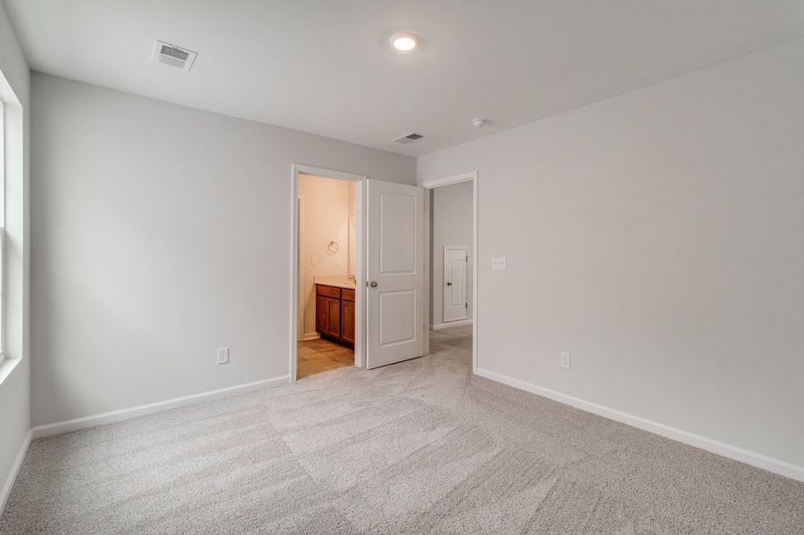 Spacious, unfurnished interior of a new home in Ellington, Elgin (Image 43).