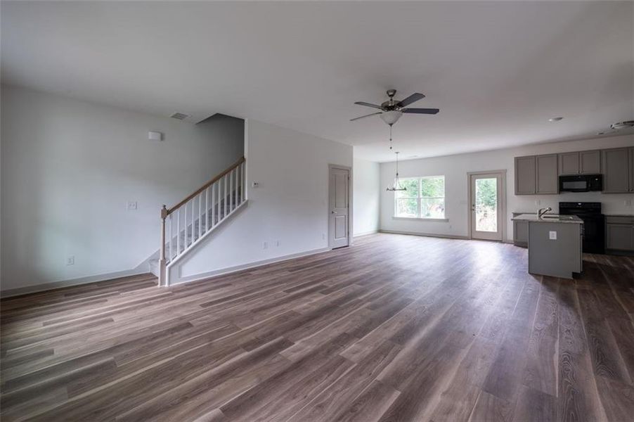 Spacious, unfurnished interior of a new home in , Lawrenceville (Image 10).